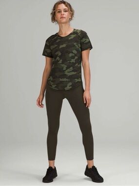 Lululemon UV Protection Running Short Sleeve, no size tag but fits a 6/8